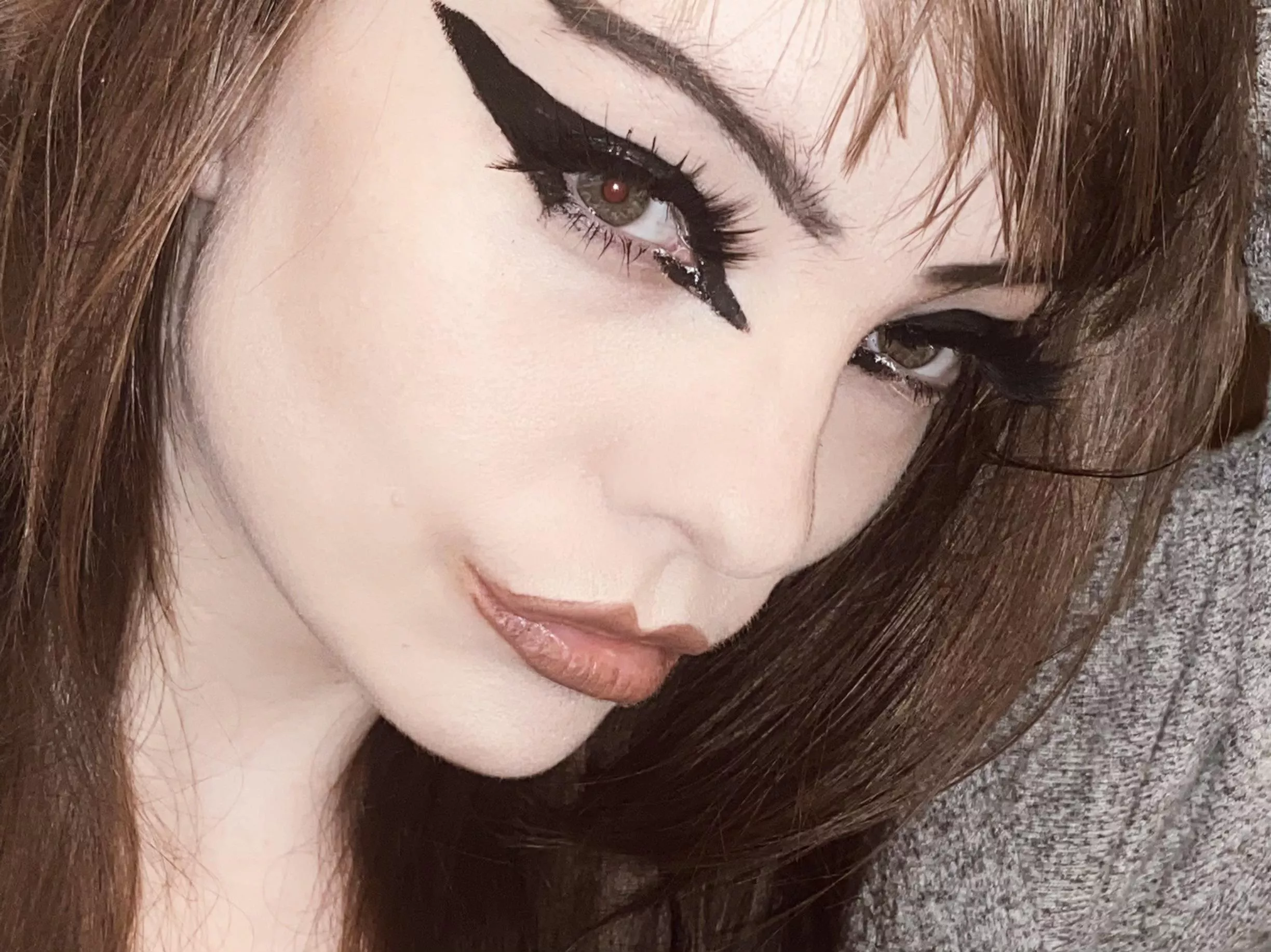 Any Fans Of Heavy Eyeliner Nudes MakeUpFetish NUDE PICS ORG