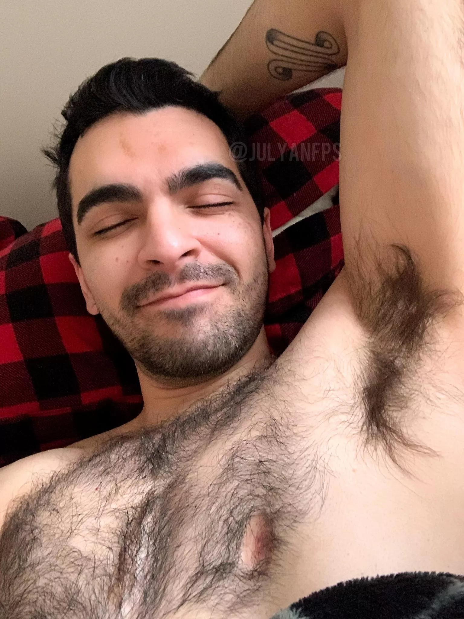 Snuggle In My Armpit And Lets Go Back To Sleep Nudes Malearmpits