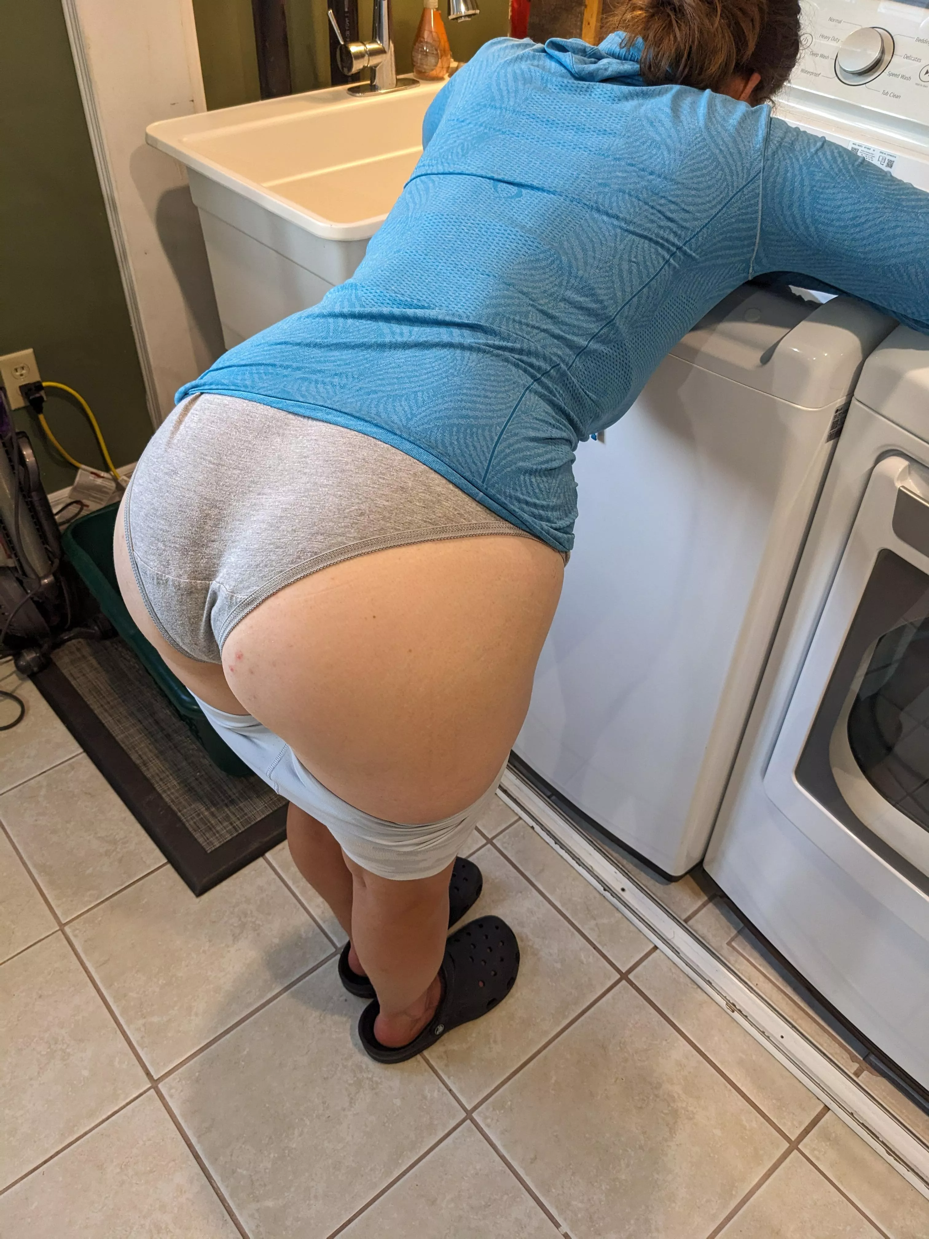 Caught Husbands Friend Staring At My Ass So I Teased Him With This