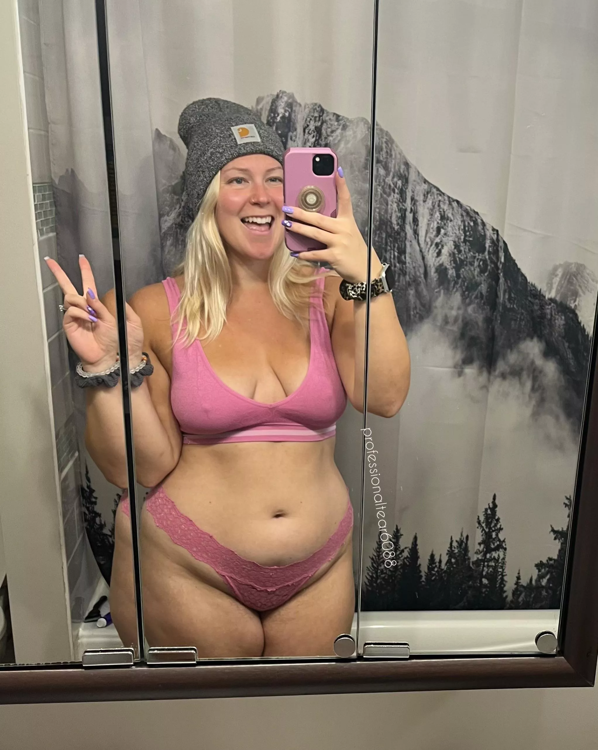 When Its Cold You Wear A Toque Nudes Amateur Milfs Nude Pics Org