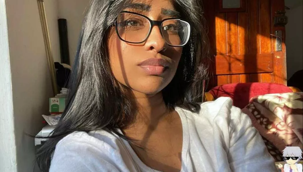 [F] South African Indian teen. Who wants to see her nudes?