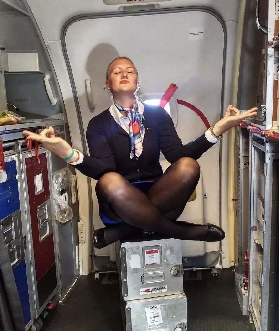 Pre-flight yoga 🇸🇰