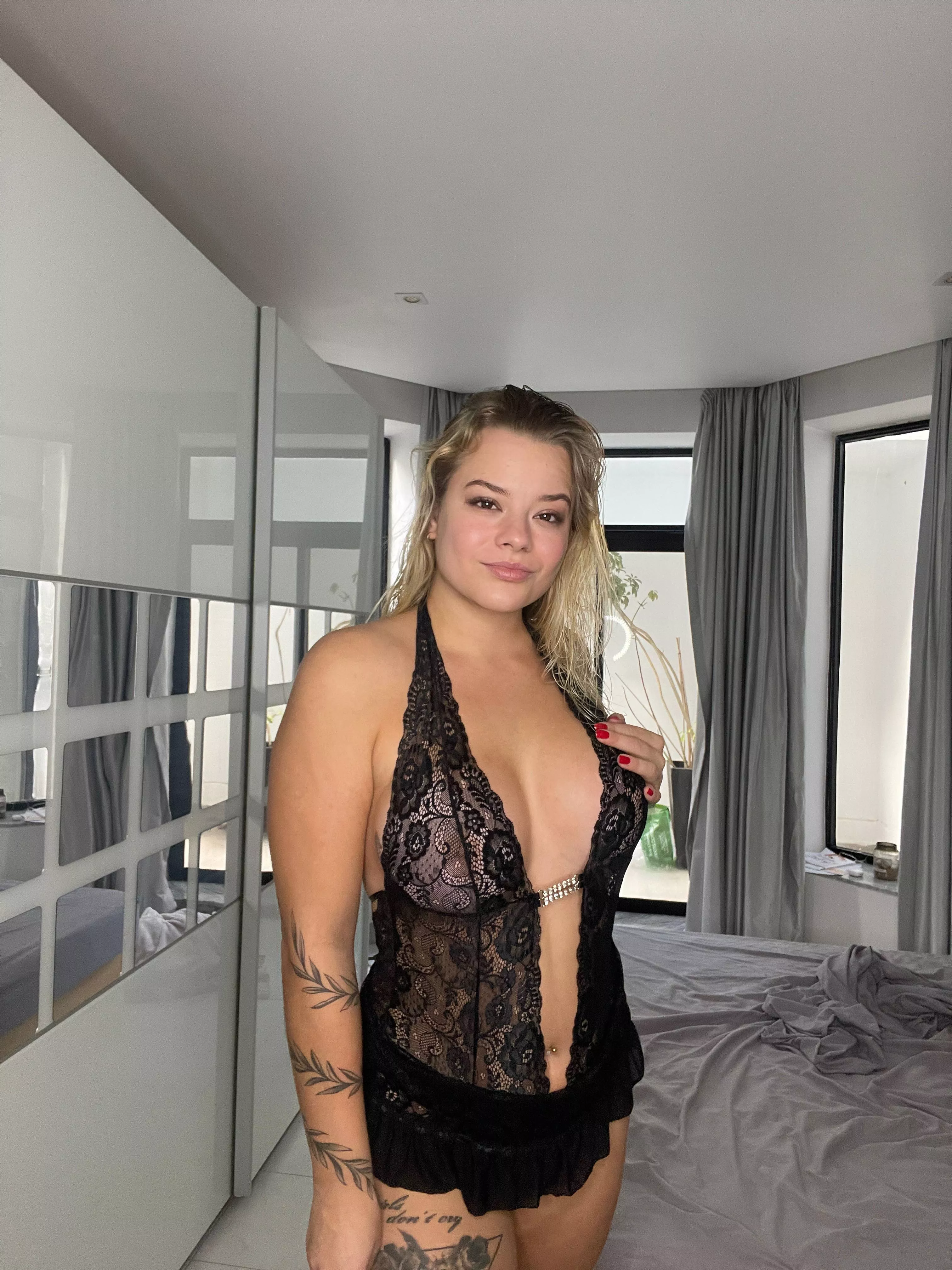 would you date a 20 year old nurse?