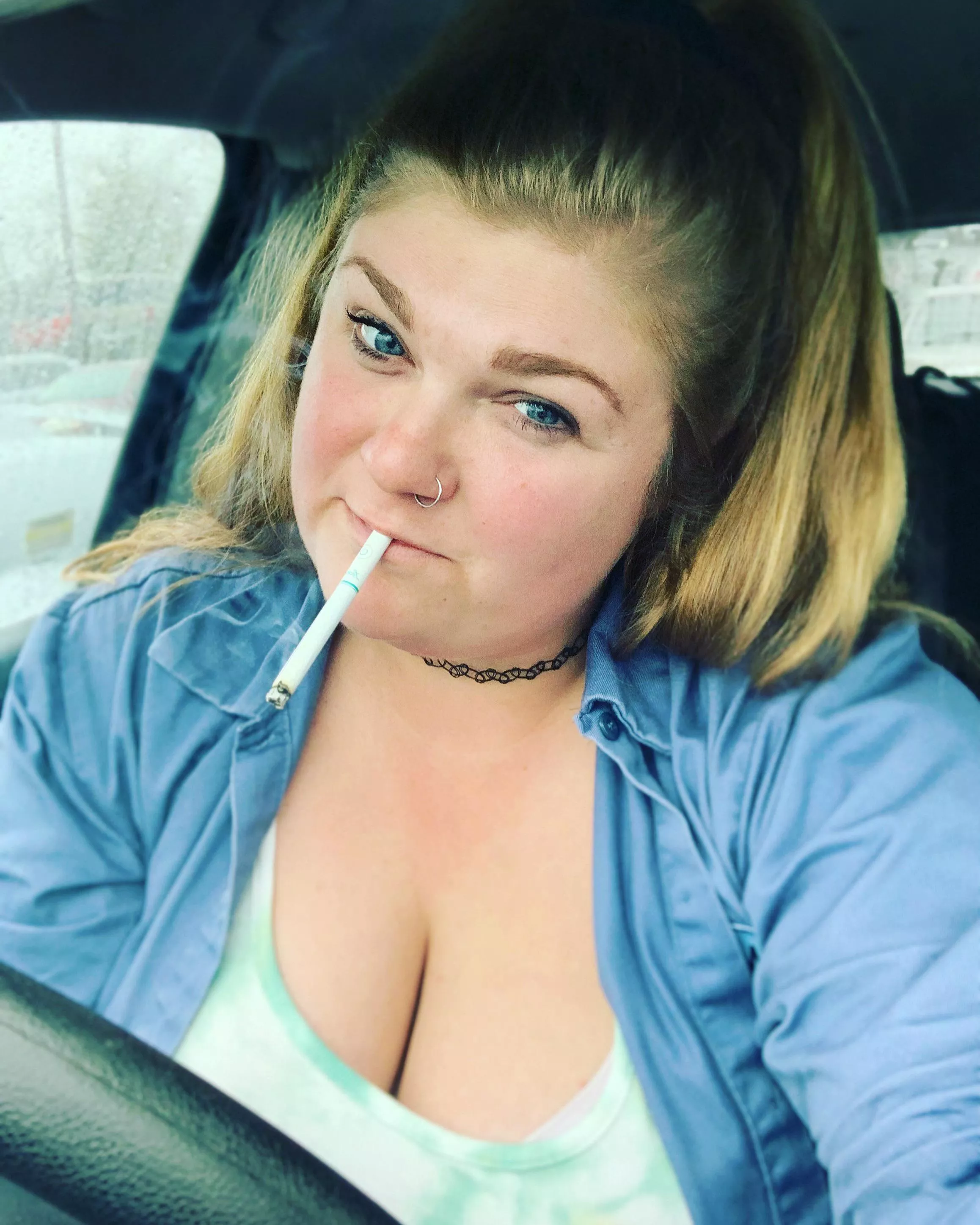 🤘🏼🚬