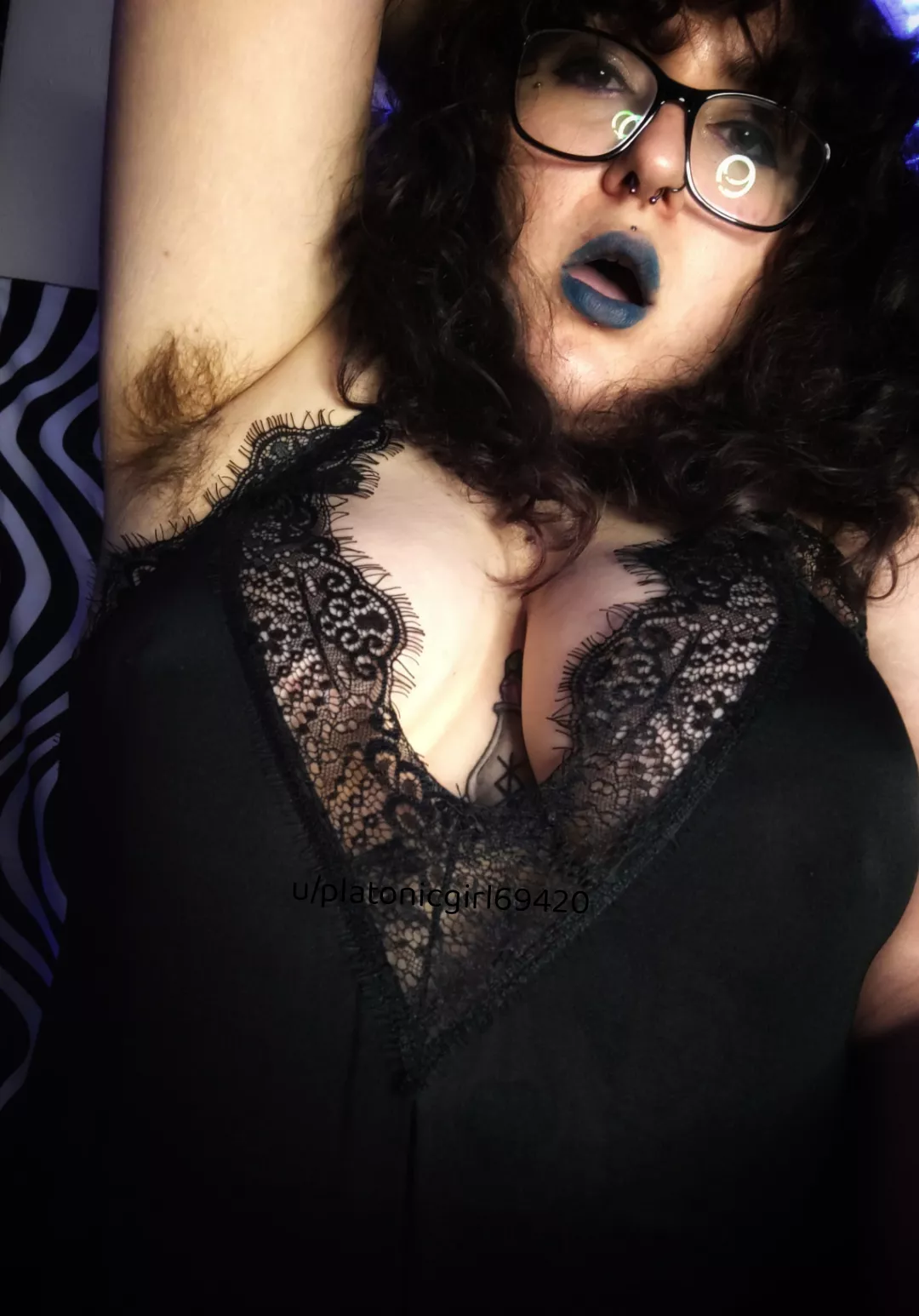 having hairy pits makes me feel so sexy!