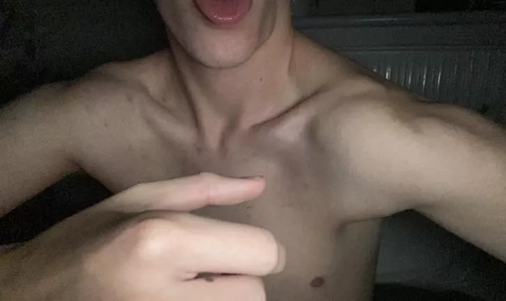 18 any homophobic jocks wanna out me to their teammates and bully me together ? @ dalejtms