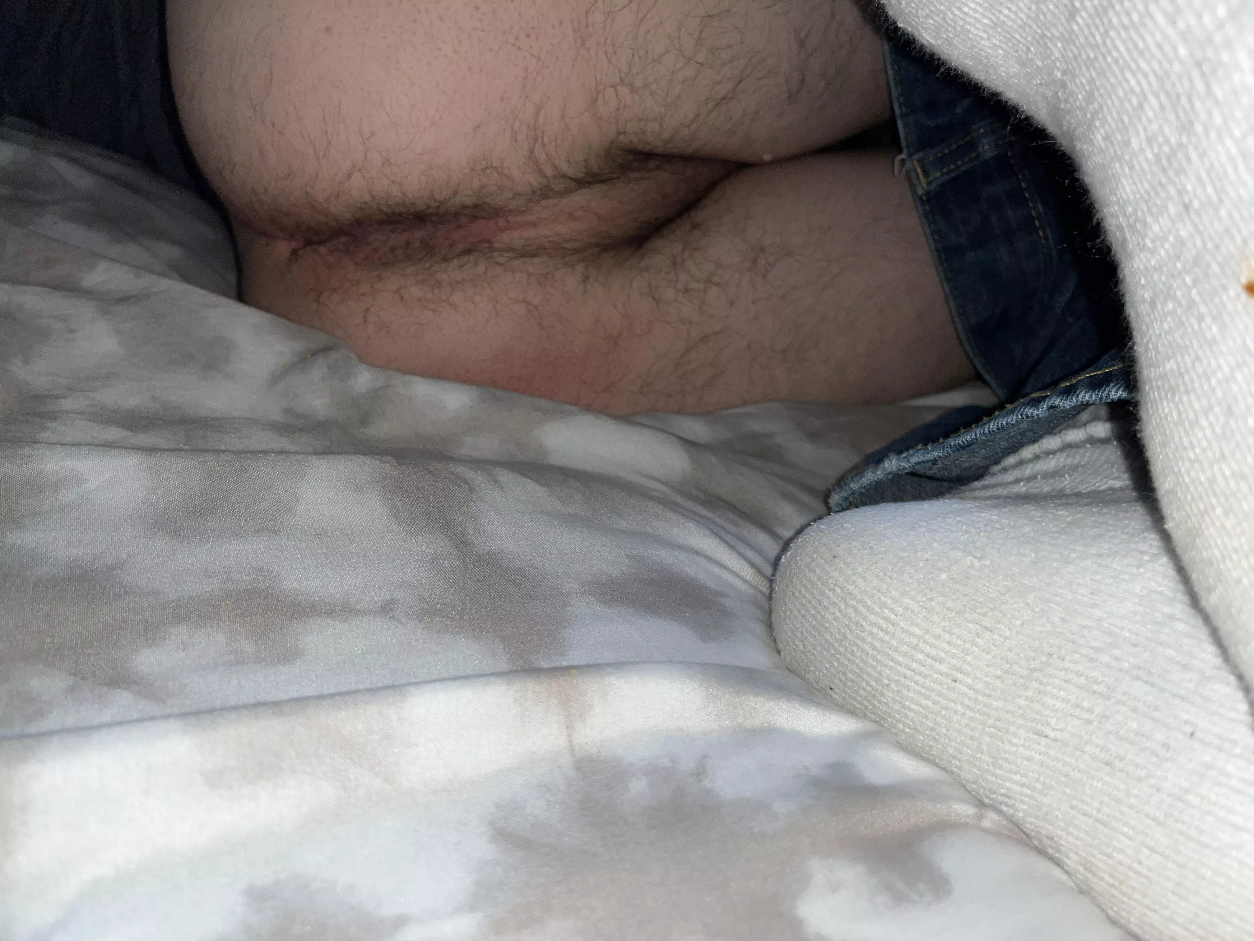 18 looking for some fun;) kinky+ hairy+