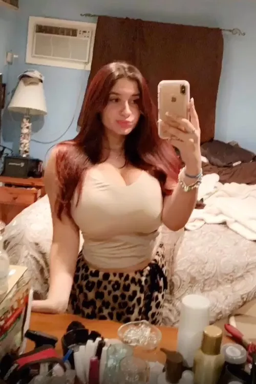 busty selfie