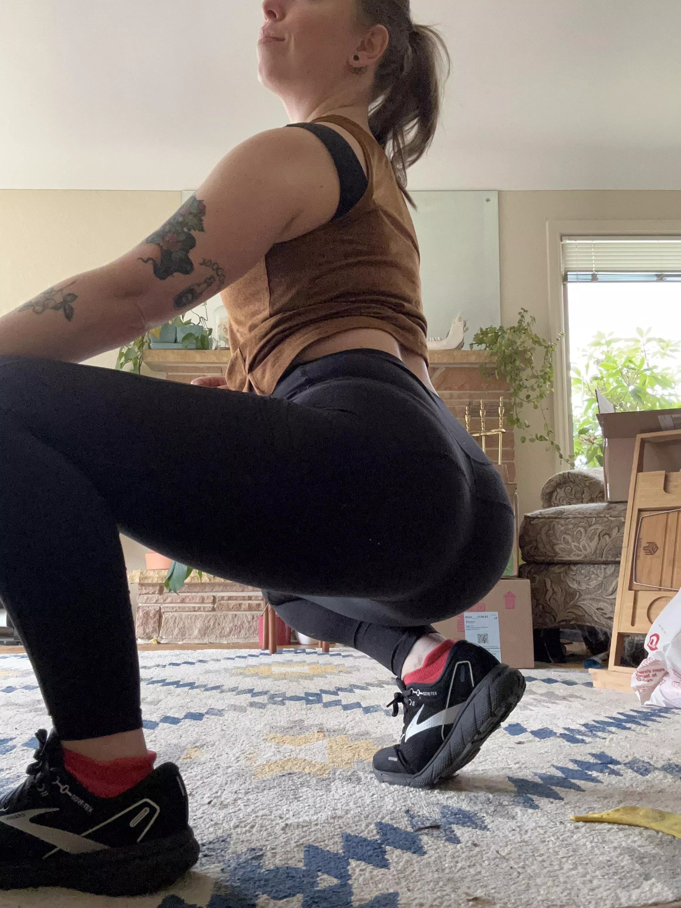 Wow these new yoga pants are makin my toosh look good!