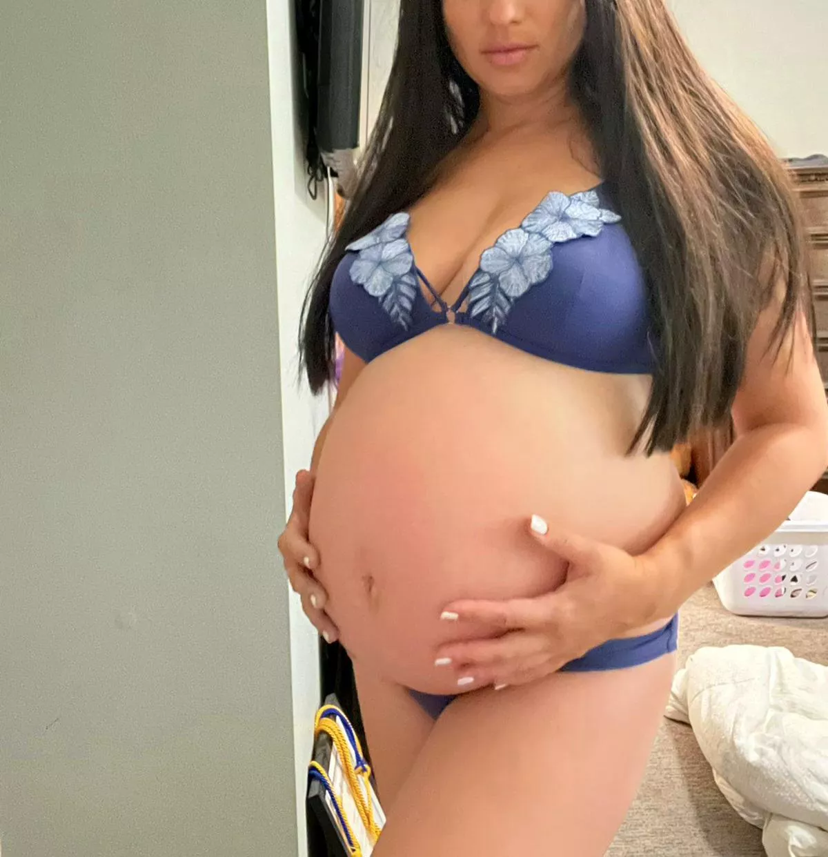 25 Weeks Along! Still A Milf?