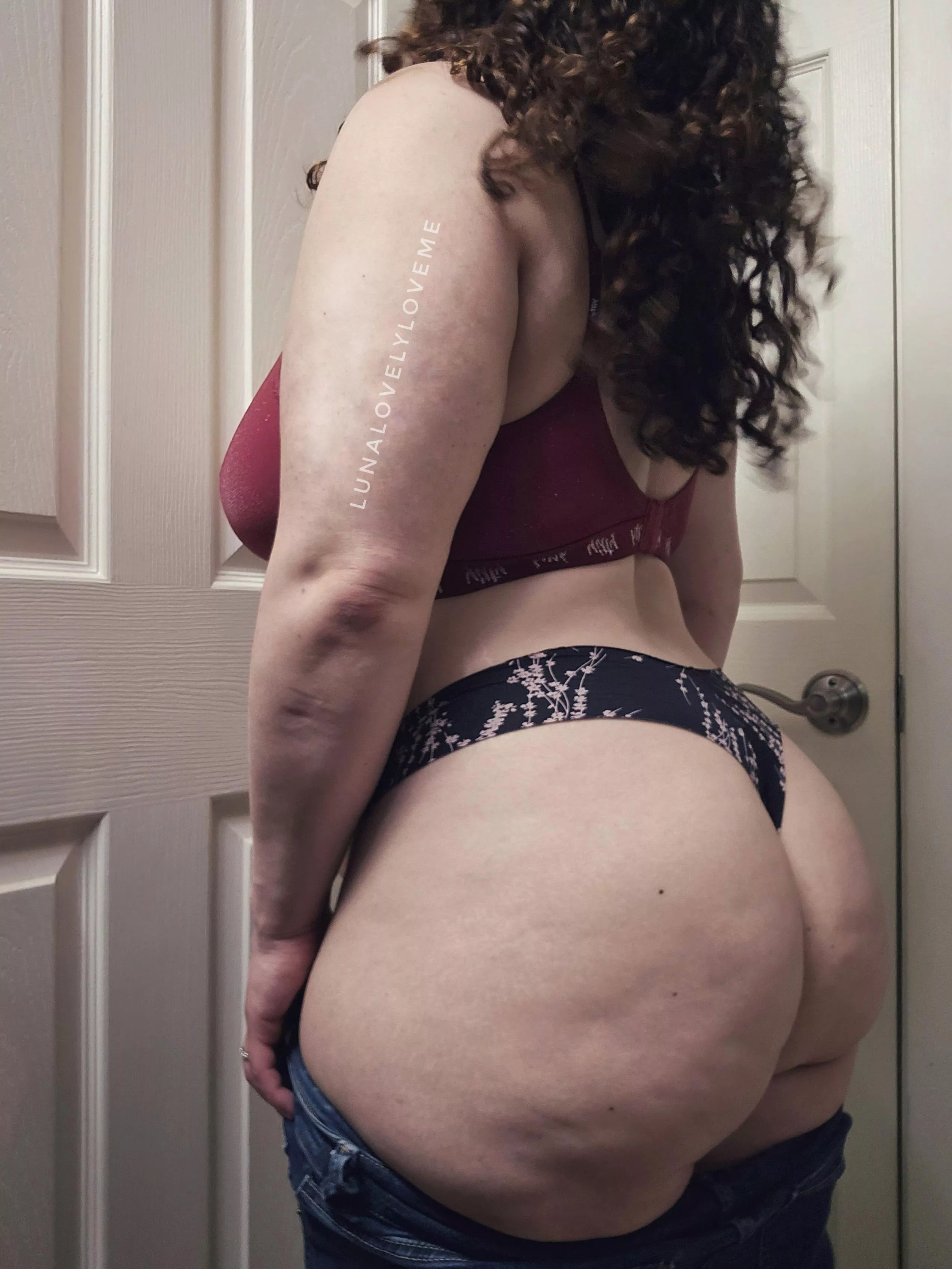 Latina booty