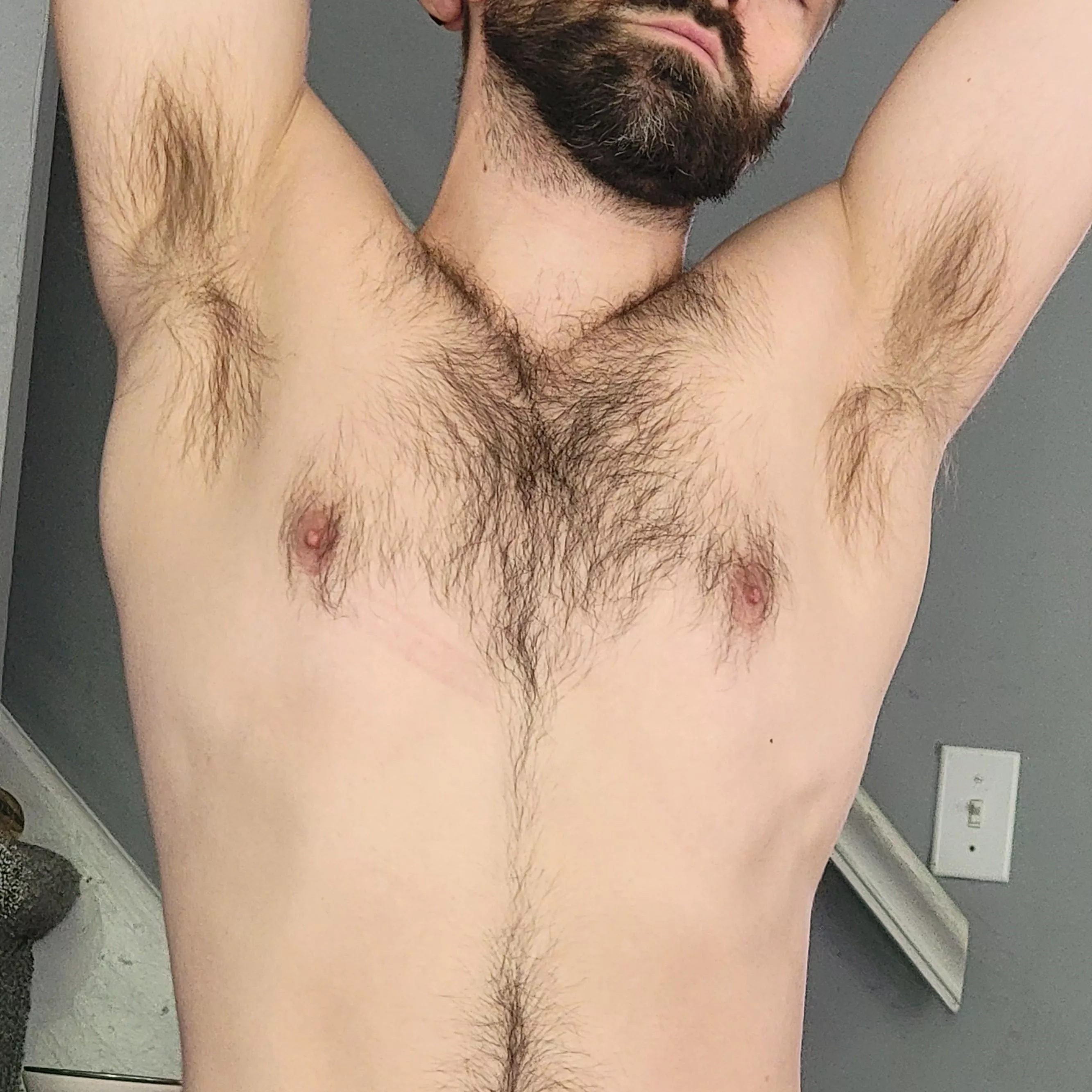 Hey otter boys! <3 heres some hairy pitts for you 😘