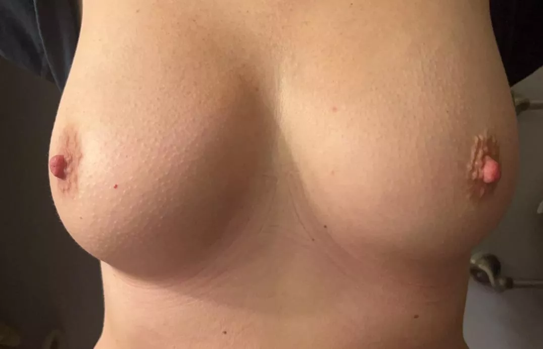 (F32) 5’9” 175 
