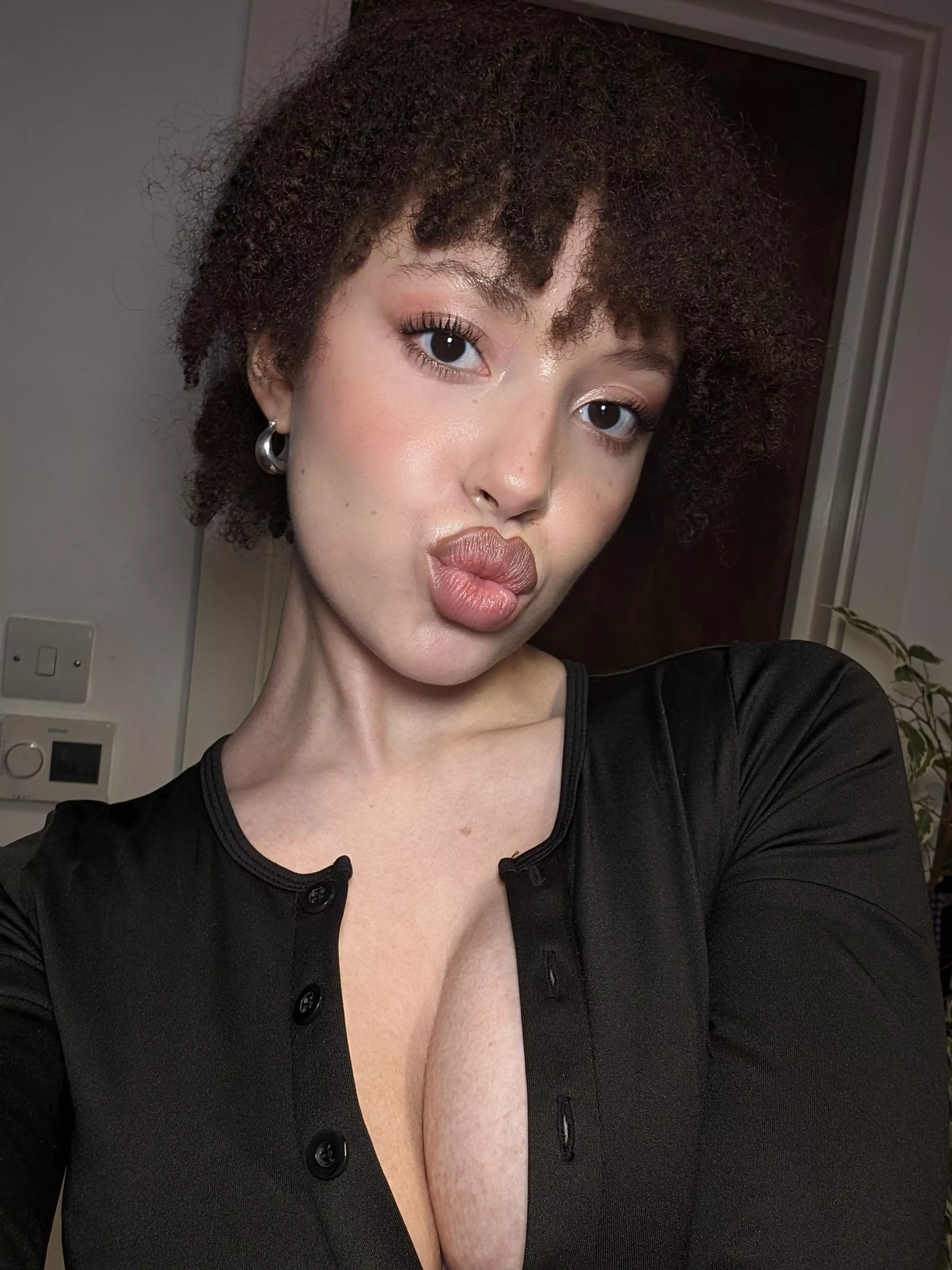 Bet you're dreaming about a sexy neighbor like me